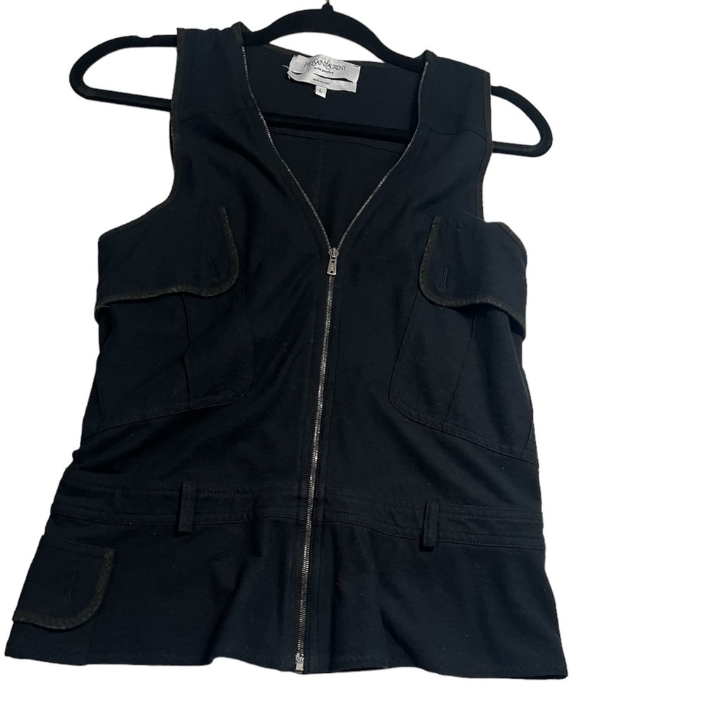 Yves Saint Laurent Sleeveless V‎ neck top!